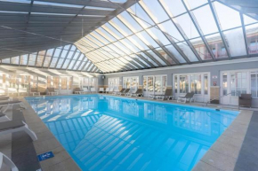 Very nice 6 person apart with swimming pool tennis court and car park 202